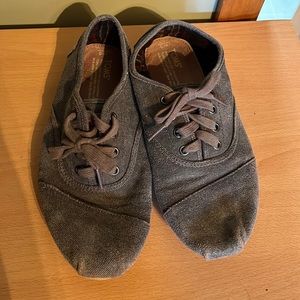 Womens Toms tie shoes.  Size 9